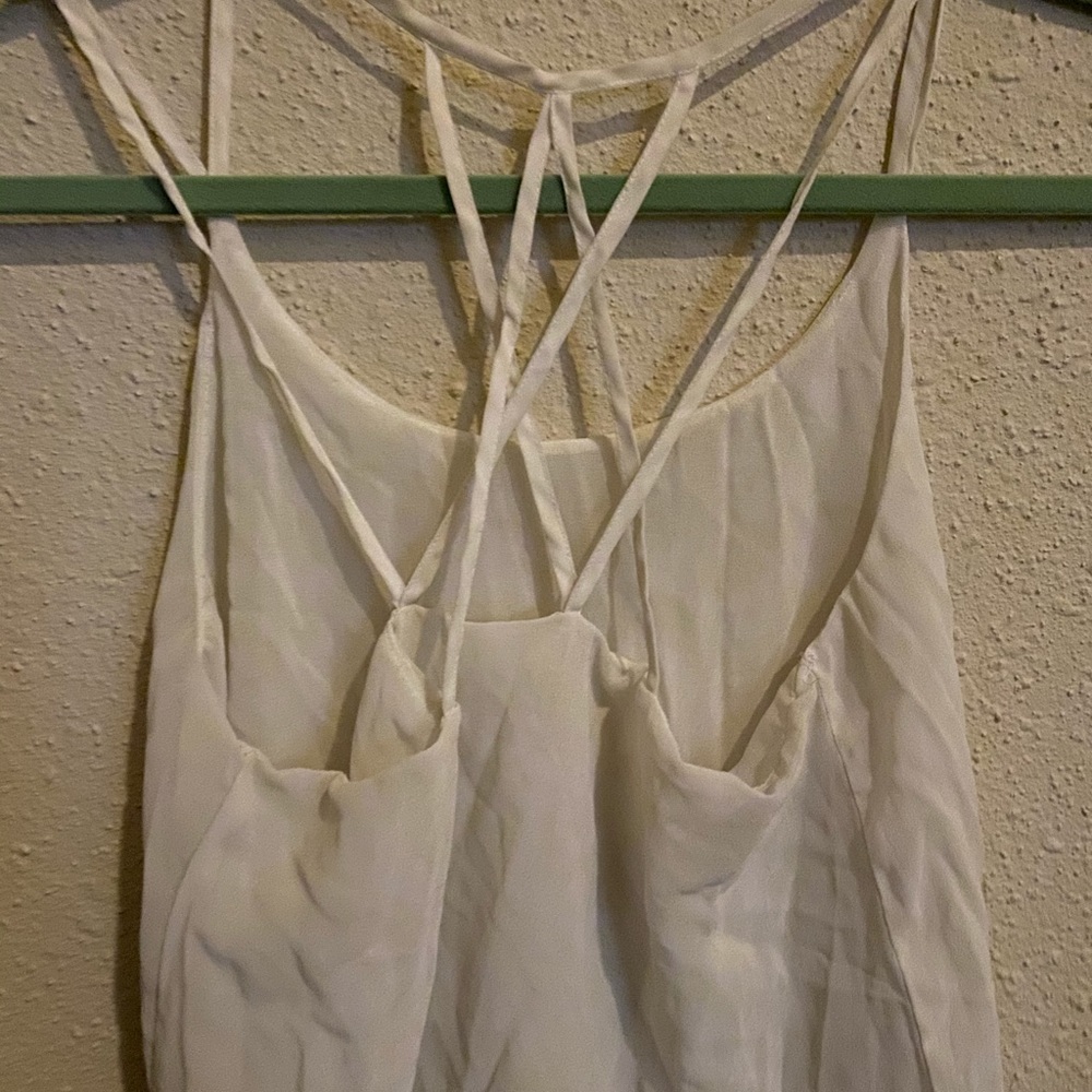 White top - Picture 2 of 4